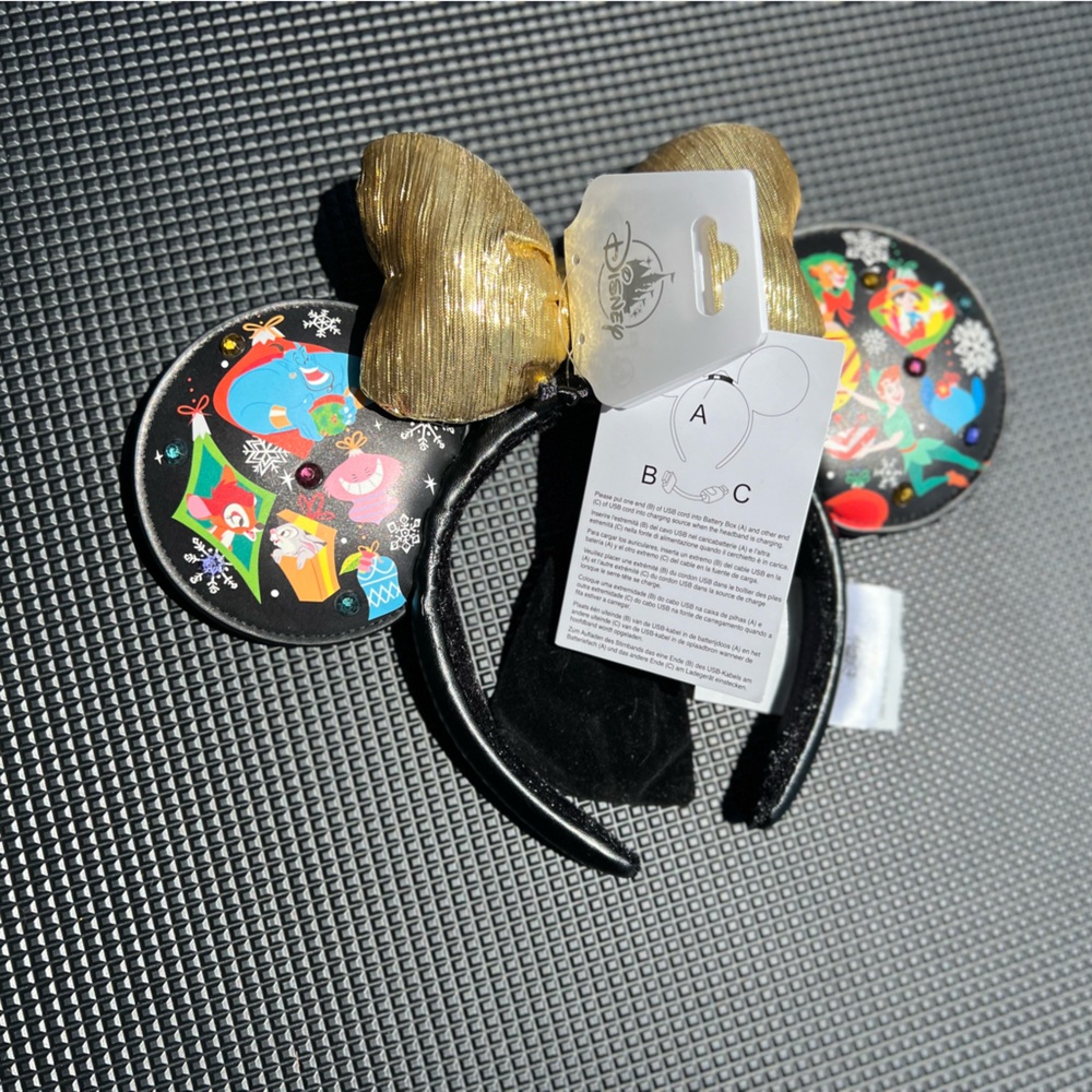 2023 Disney Parks Christmas Light-Up Ornament Bow Micke